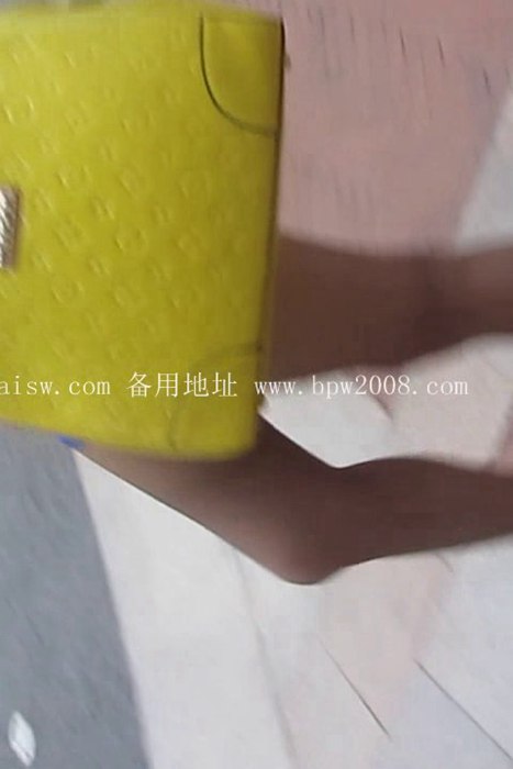 [大忽悠买丝袜街拍视频]ID1242 2013年8月之36