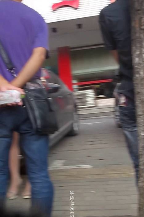 [大忽悠买丝袜街拍视频]ID1320 2013年9月之37