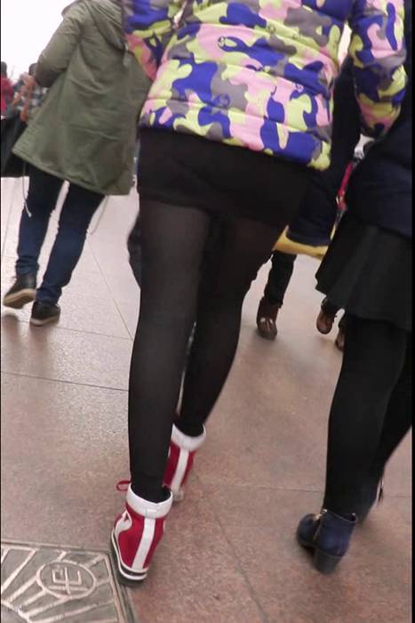 [街拍客视频]jx0736 穿着假透肉的性感黑丝少妇