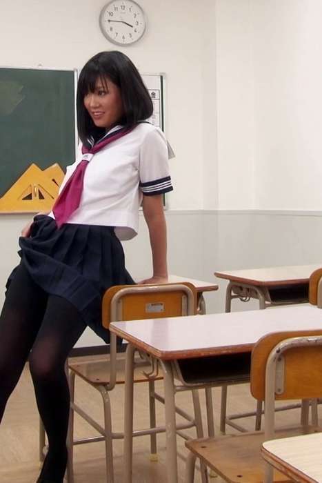 [legsjapan视频完美版]ID0123 UtaKohaku-2-Classroom Pantyhose Footjob--性感提示：半脱抛媚眼丝滑迷离眼神很想上床